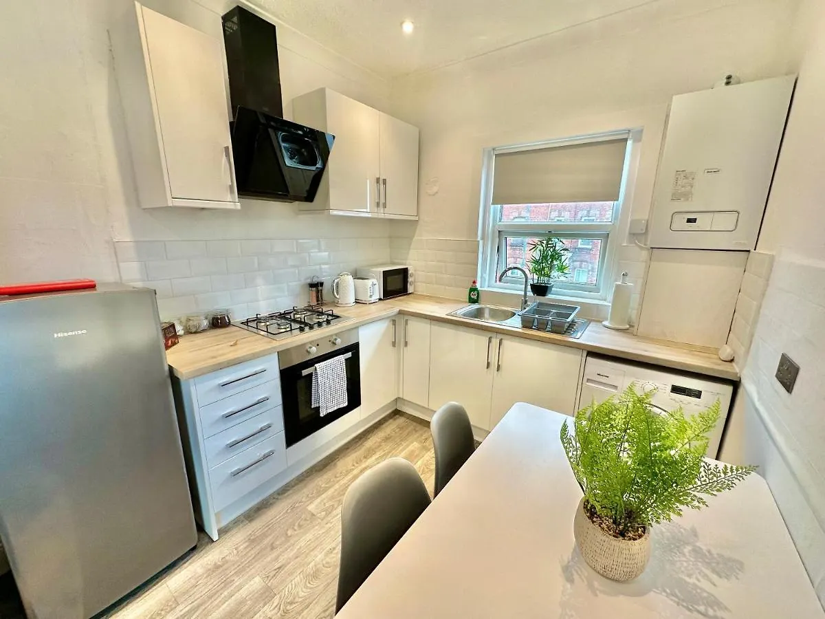 Chic Apartment In Central Bournemouth With Parking 0*,