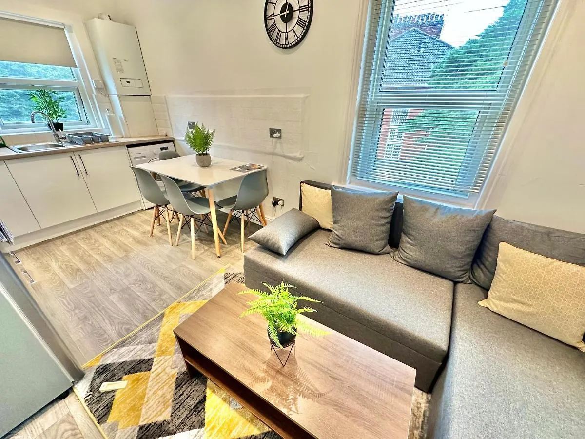 Chic Apartment In Central Bournemouth With Parking