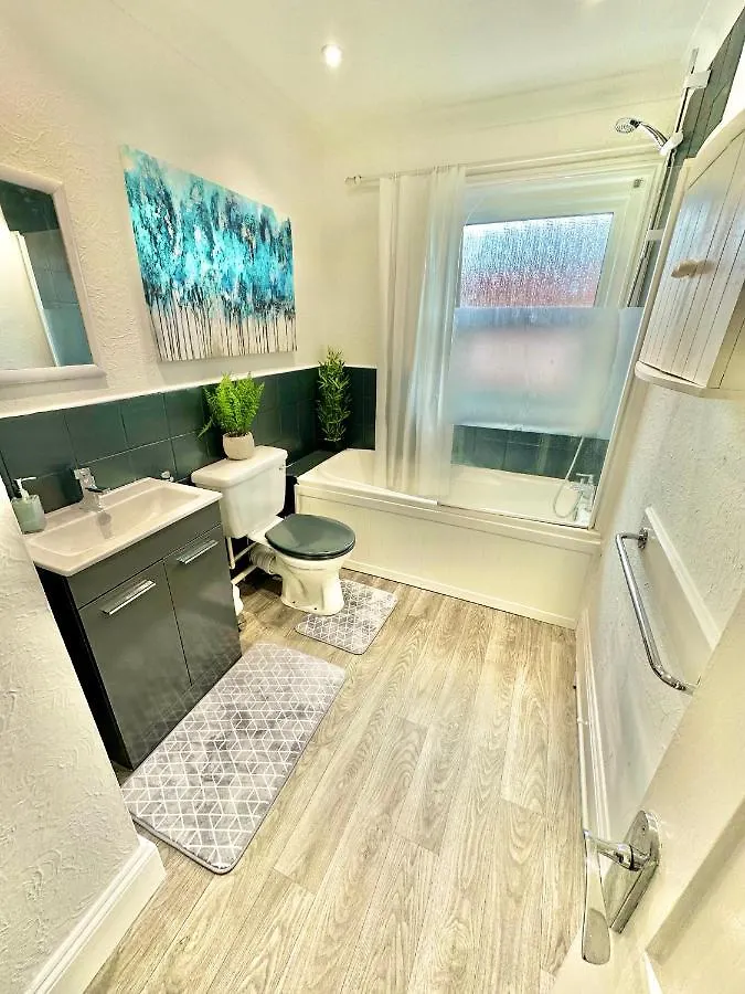 Chic Apartment In Central Bournemouth With Parking 0*,  United Kingdom